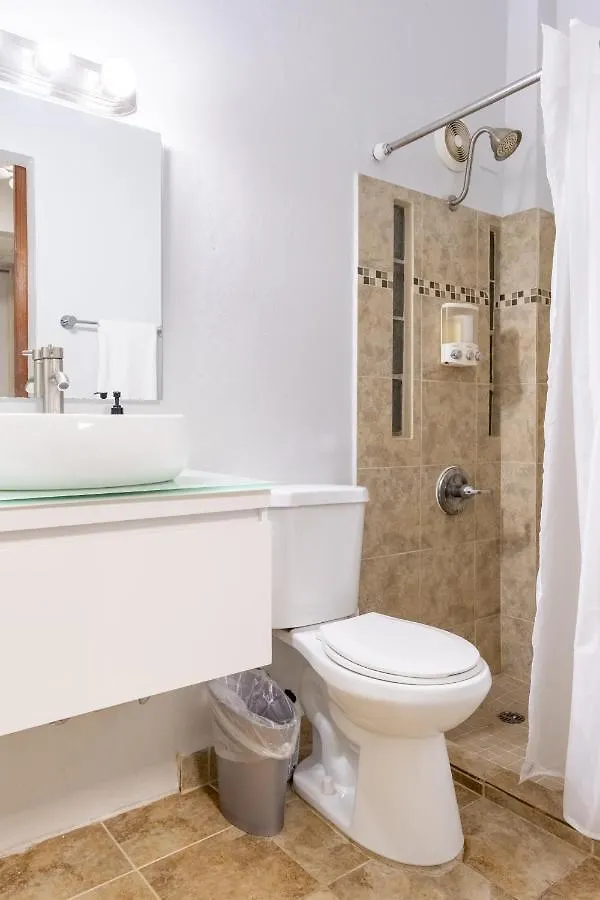 Prime Location At Condado Beach King Studio - Apt 4 산후안 아파트